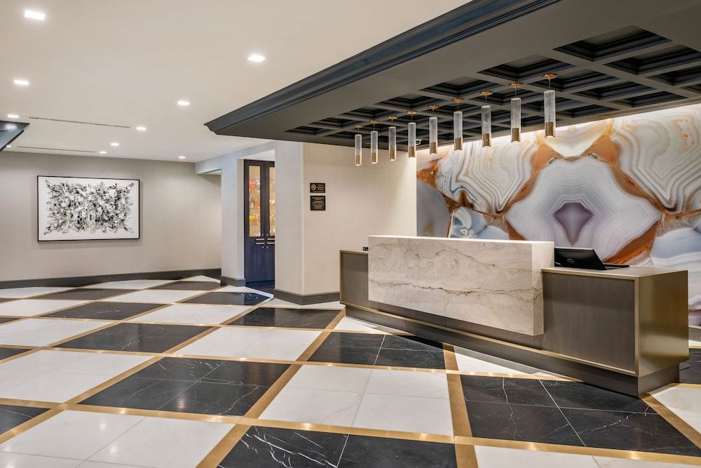 Cambria Hotel Houston Downtown Convention Center 3