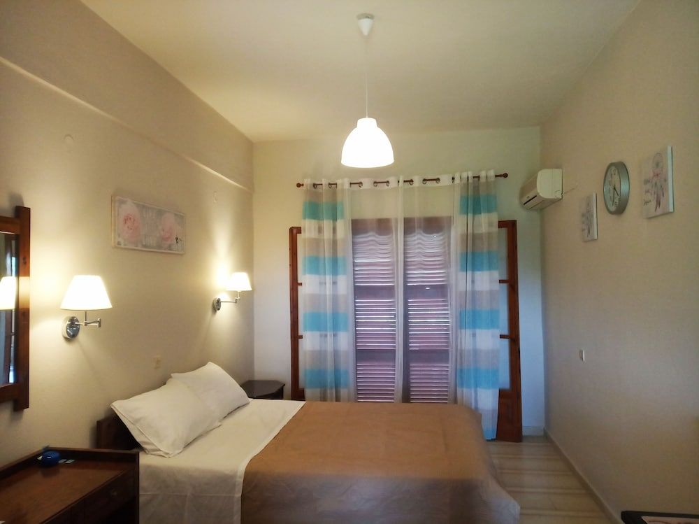 Olive Garden Studios & Apts 3