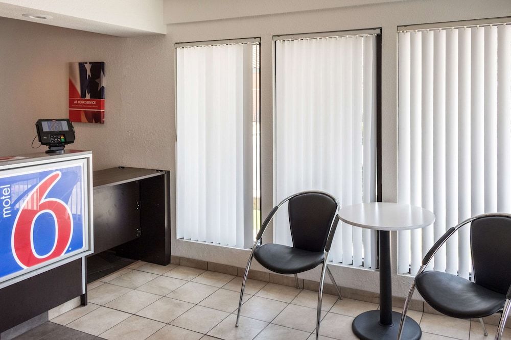 Motel 6 Bakersfield, CA - Convention Center 2