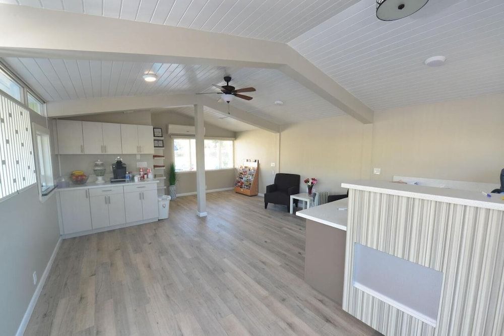 Regency Inn & Suites 2