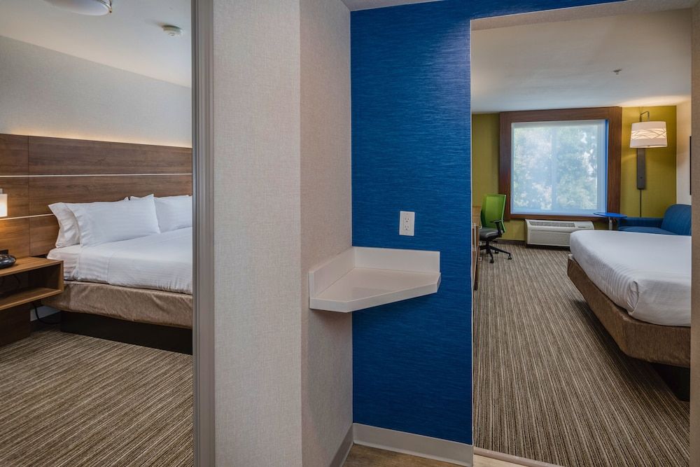 Holiday Inn Express and Suites Modesto by IHG 2