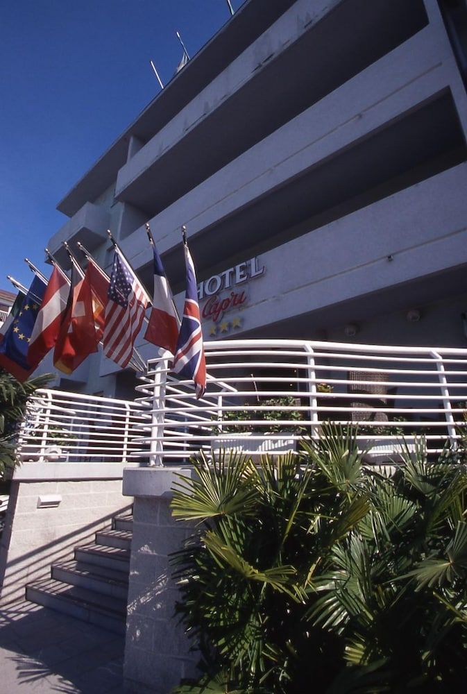 Capri 3 estrelas em Grado