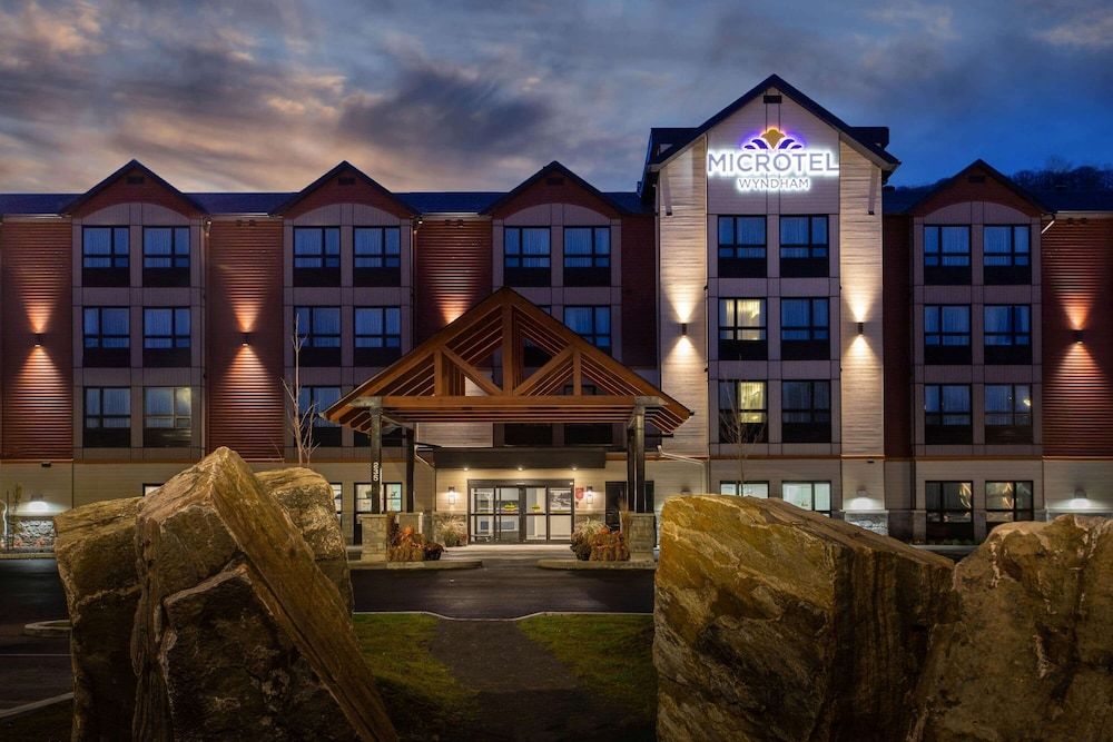 Microtel Inn and Suites by Wyndham Mont Tremblant 1