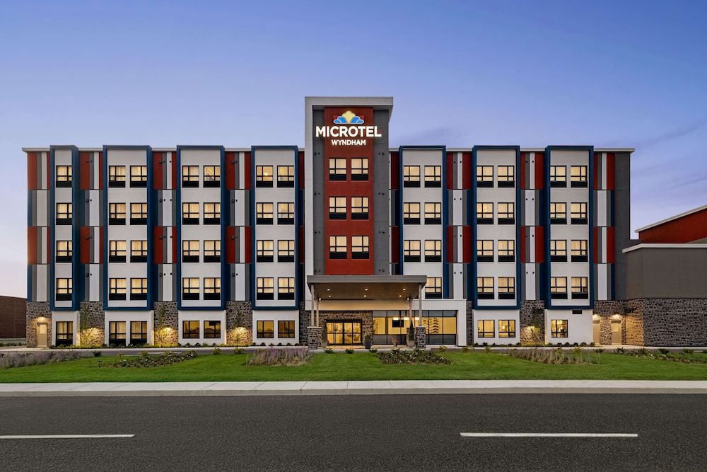 Microtel Inn & Suites Montreal Airport - Dorval QC -1 estrellas en Dorval