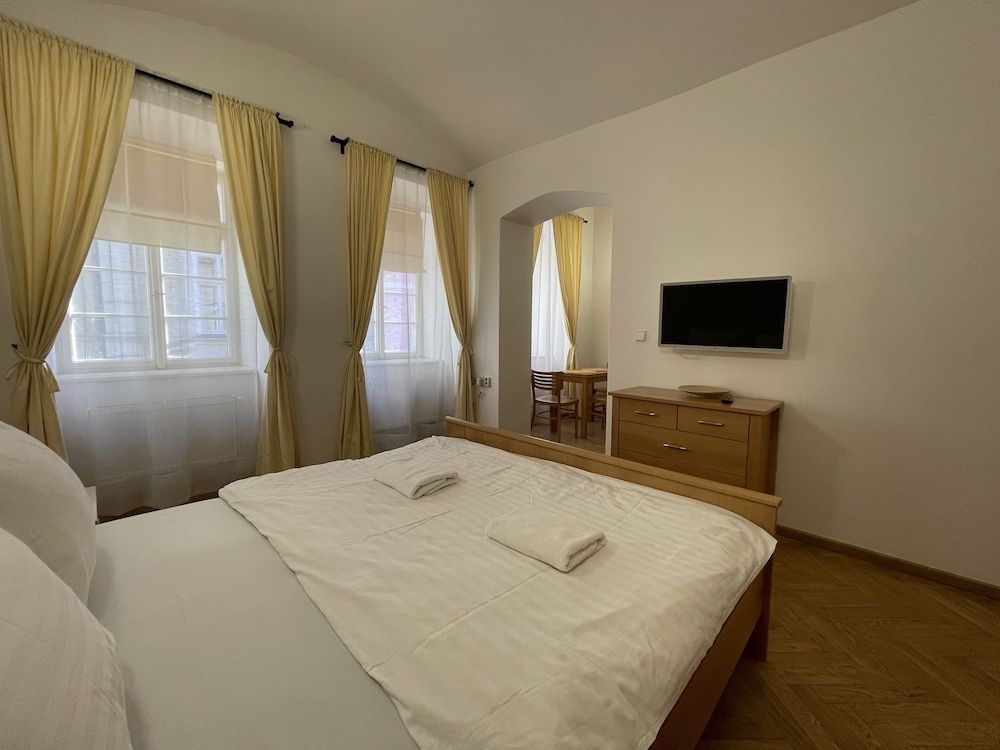 White Swan Boutique Apartments 2