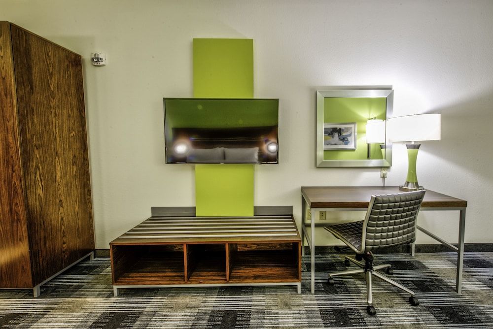 Holiday Inn Express & Suites Dallas NW - Farmers Branch by IHG 3