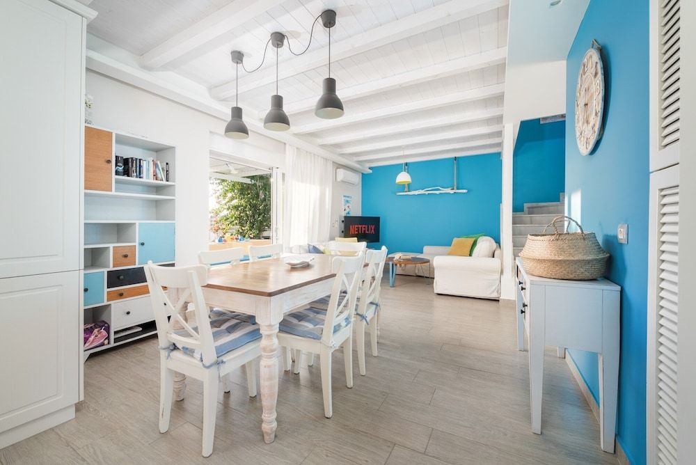 Seabreeze Villa - with Jacuzzi & heated pool 2