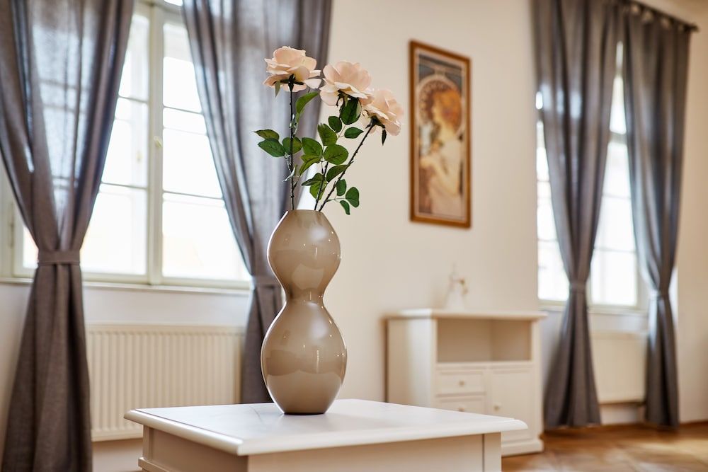 Three Golden Crowns Apartments 2