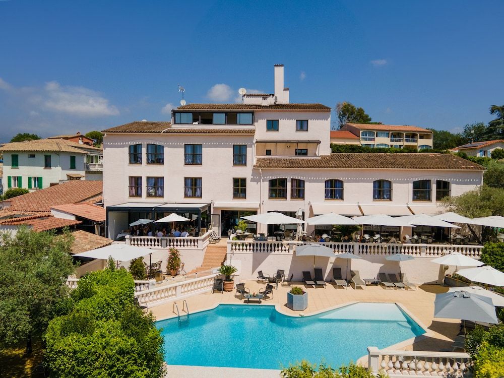 Hotel Perla Riviera 3 estrelas em Villeneuve-Loubet