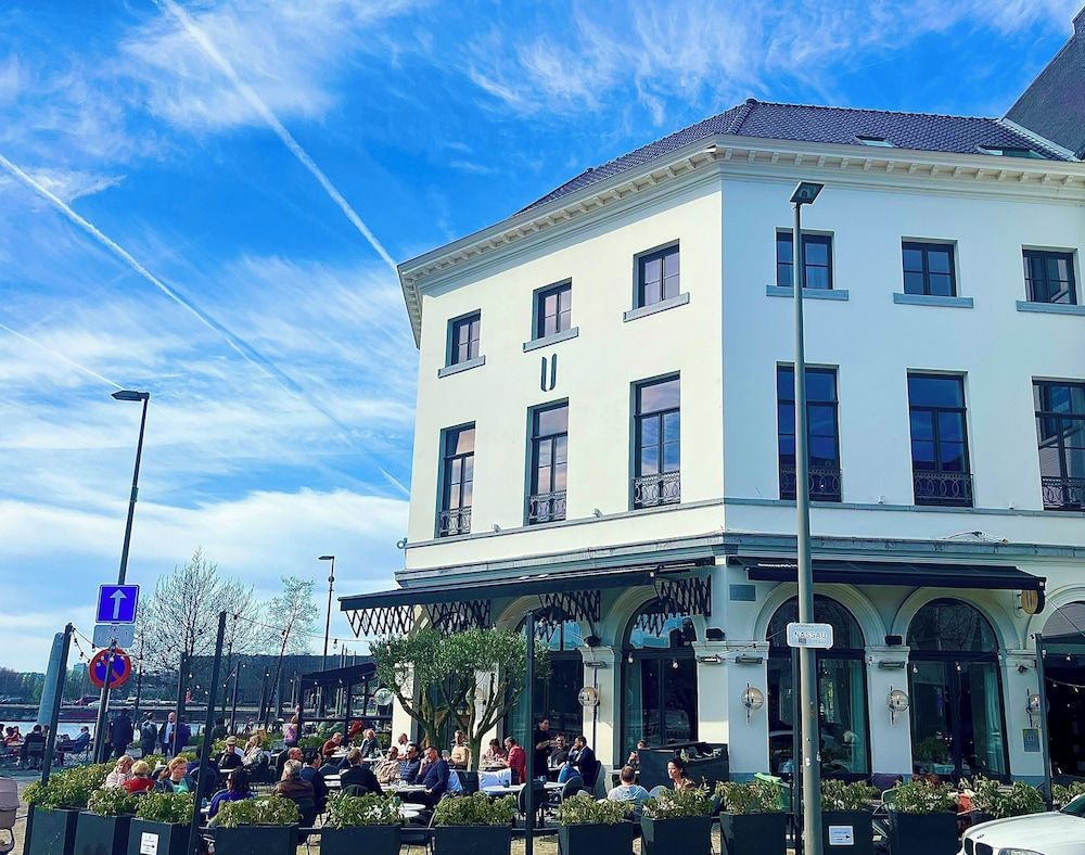 U Eat & Sleep Antwerp 4 estrellas en Amberes