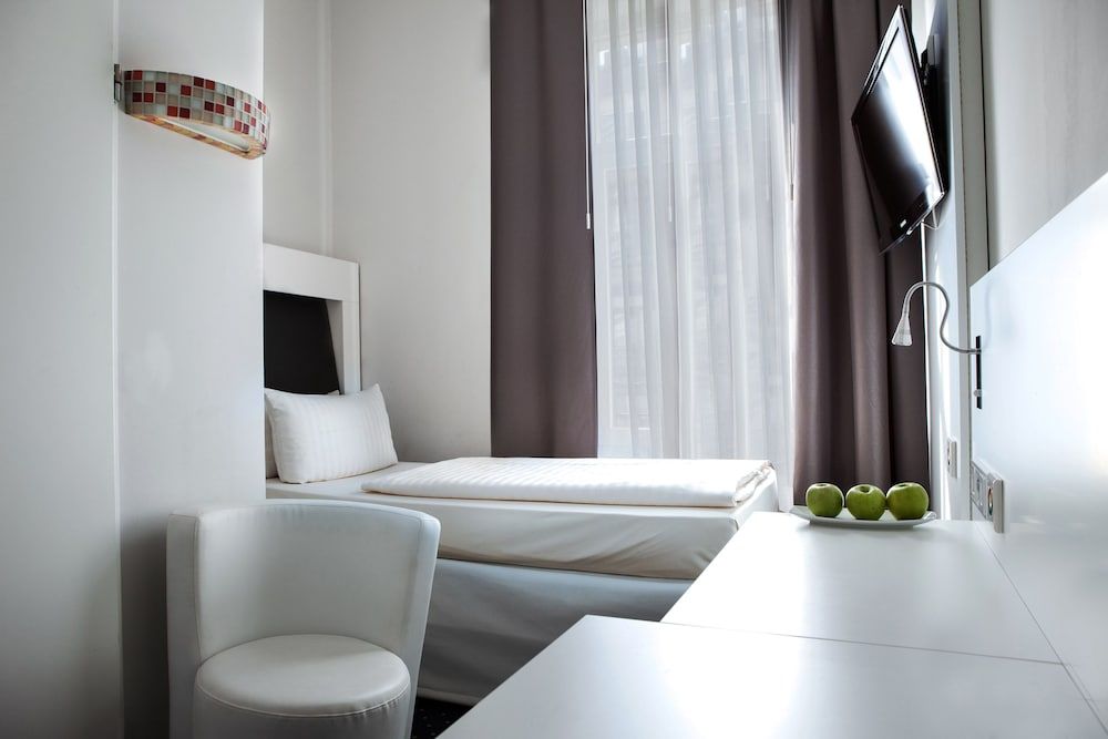 Grand Hotel Downtown 3