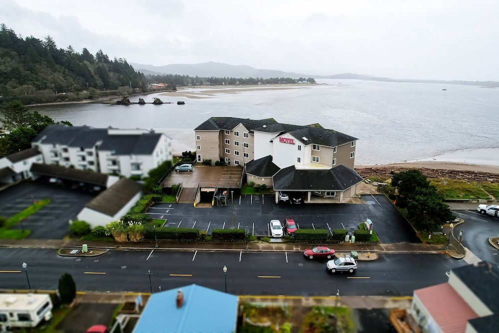 Siletz Bay Beachfront Hotel by OYO Lincoln City -1 estrelas em Lincoln City
