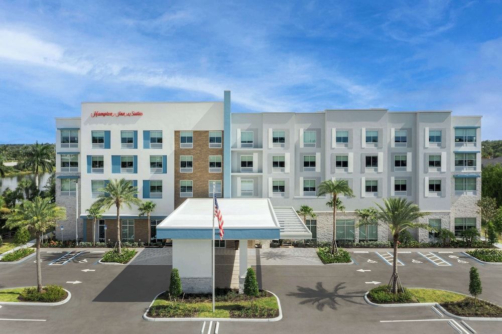 Hampton Inn & Suites Naples South 1