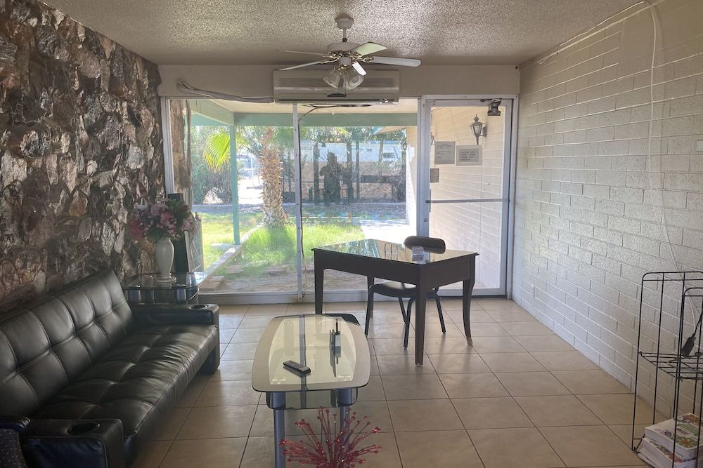 OYO Hotel Yuma AZ Desert Grove 3