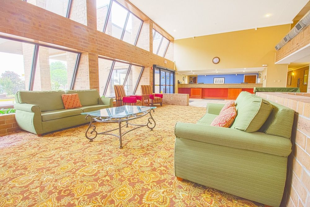 Tulsa Square Hotel Central, I-44 By OYO 2