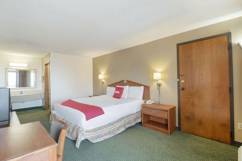OYO Hotel Tulsa International Airport 3