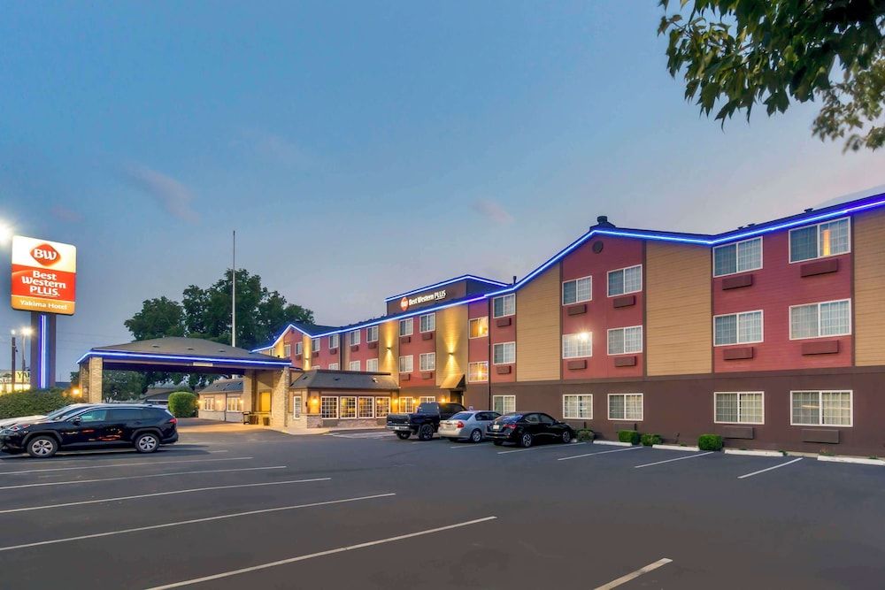 Best Western Plus Yakima Hotel 1