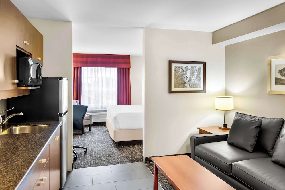 Best Western Thompson Hotel & Suites 3