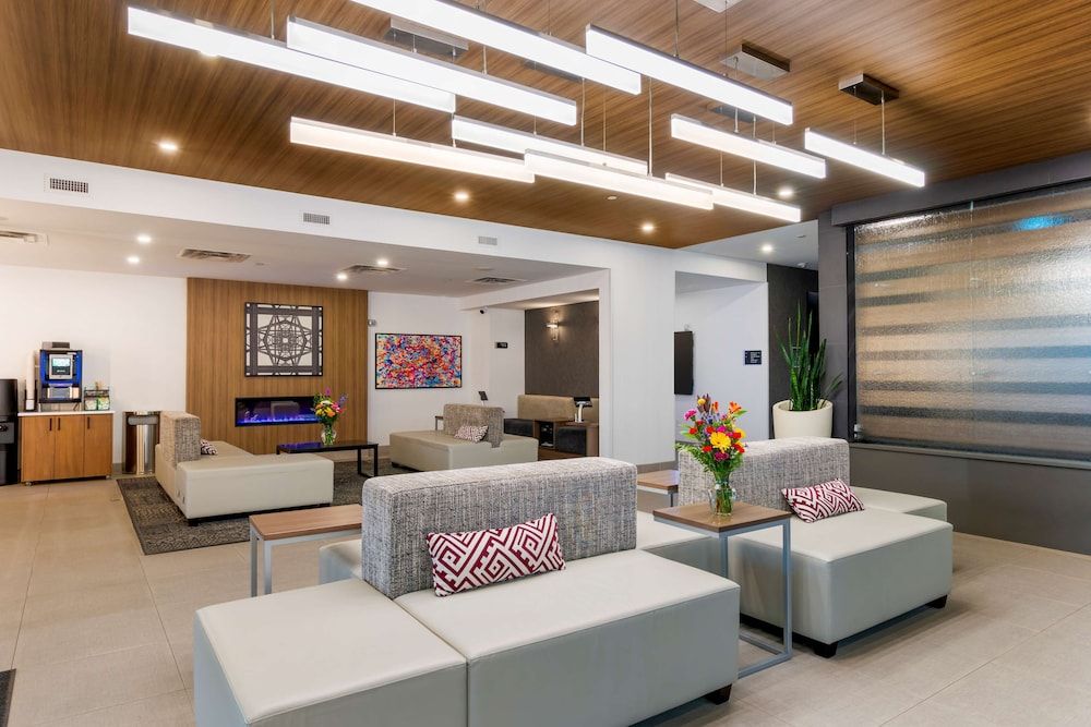 Best Western Plus Dauphin 2