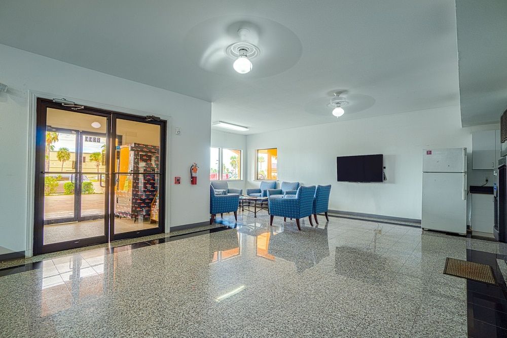 Island Inn by OYO Galveston Beach, TX 2