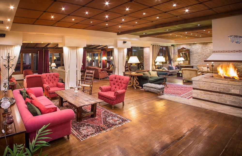 Country Club Hotel & Suites 3 estrelas em Karpenision