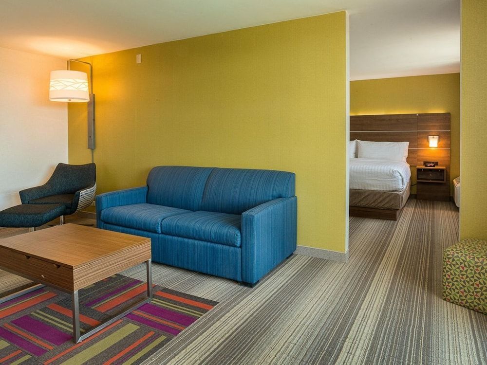 Holiday Inn Express Fullerton - Anaheim by IHG 3