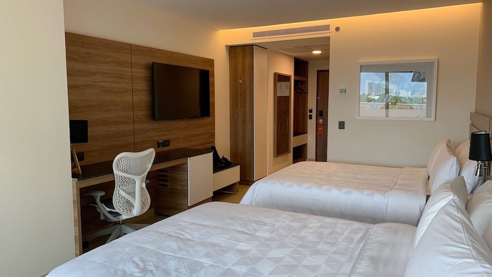 Holiday Inn & Suites Puerto Vallarta Marina & Golf by IHG 3