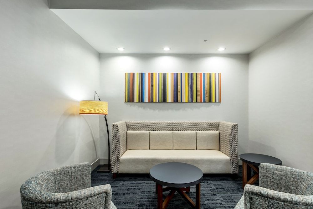 Holiday Inn Express & Suites Jersey City North - Hoboken by IHG 3