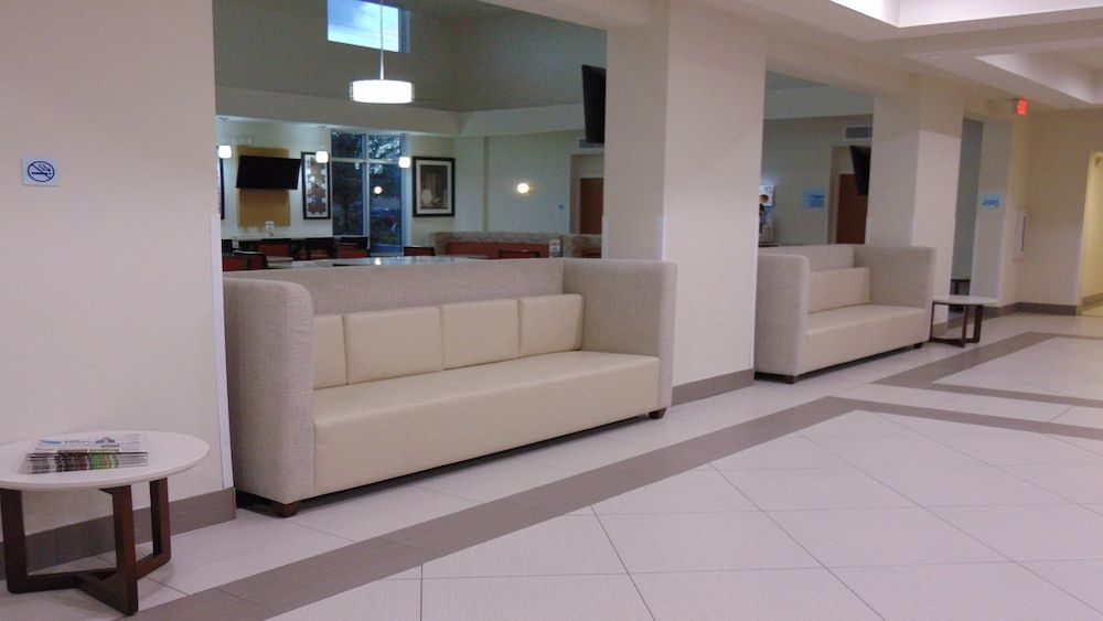 Holiday Inn Express & Suites Boynton Beach West by IHG 2