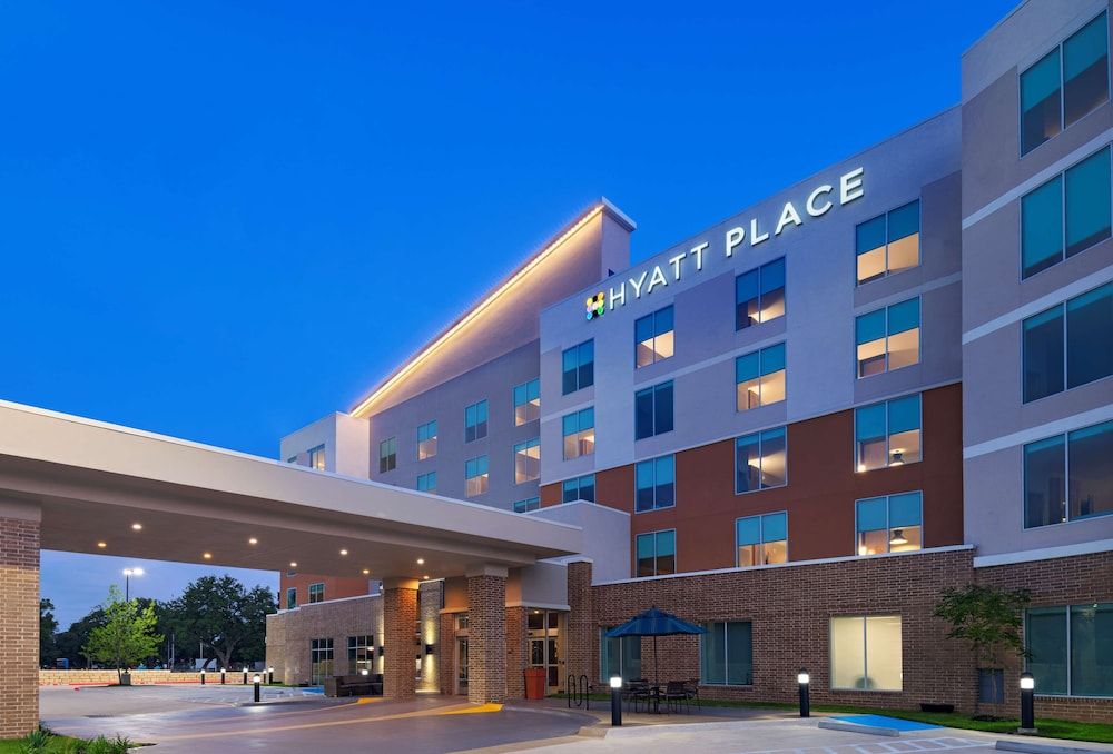 Hyatt Place Austin / Lake Travis / Four Points 1