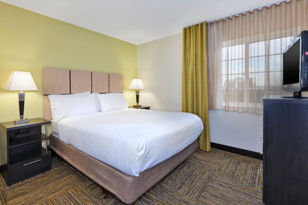 Candlewood Suites Polaris by IHG 3