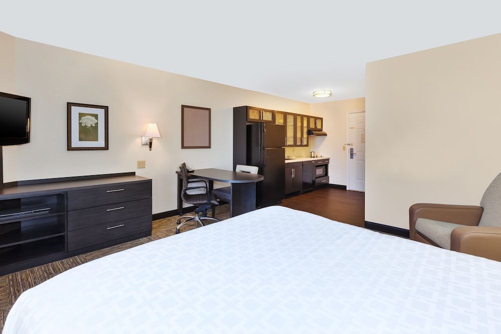 Candlewood Suites Polaris by IHG 2