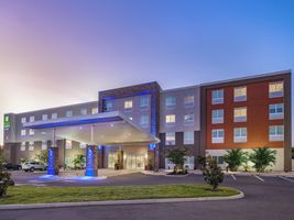 Holiday Inn Express & Suites Ruskin by IHG