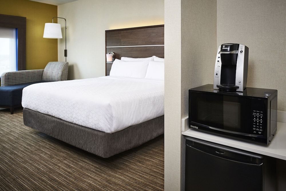 Holiday Inn Express and Suites Brantford by IHG 3