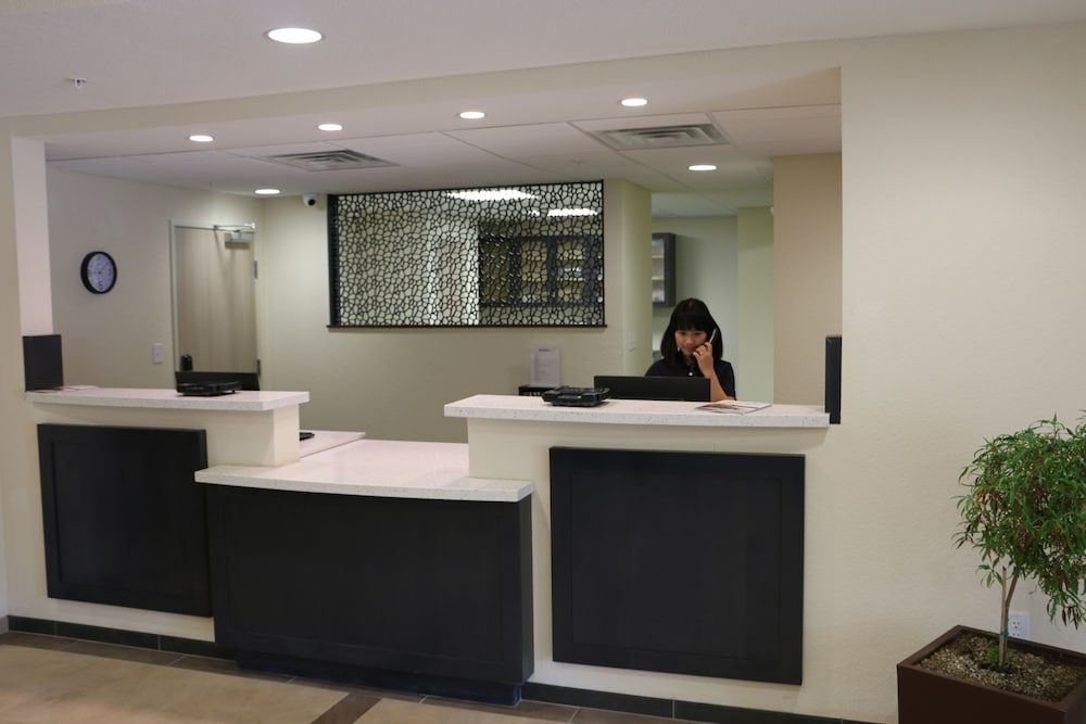 Candlewood Suites Bloomington by IHG 2