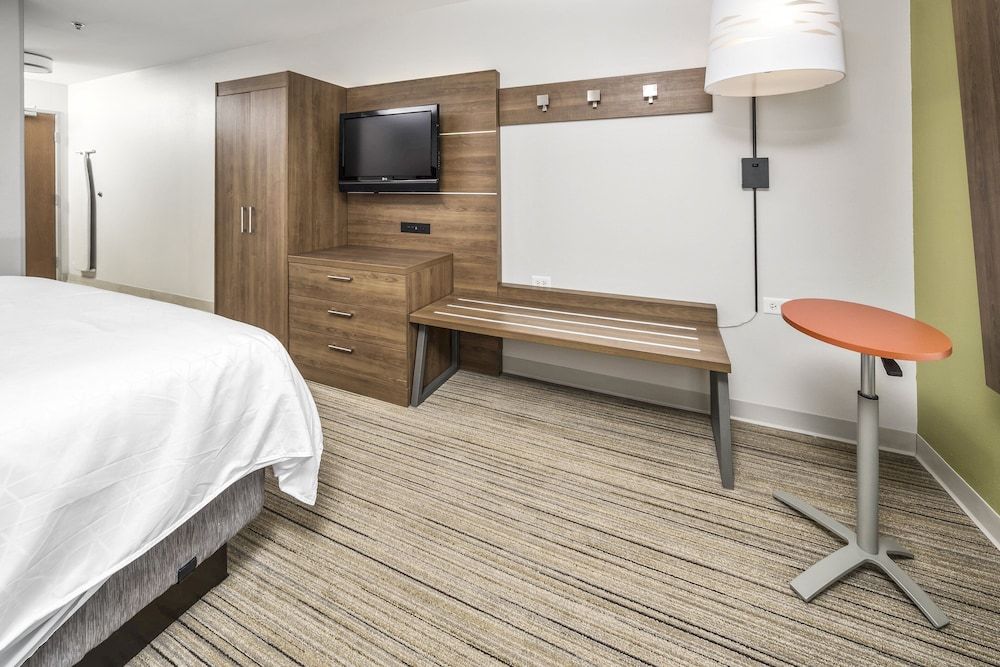Holiday Inn Express Indianapolis South by IHG 2