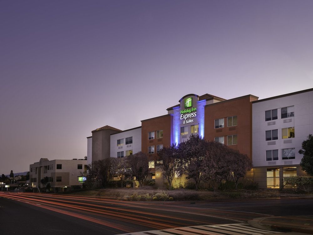 Holiday Inn Express Hotel & Suites Belmont  3 estrelas em Belmont