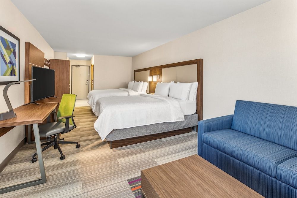 Holiday Inn Express & Suites Tacoma by IHG 3