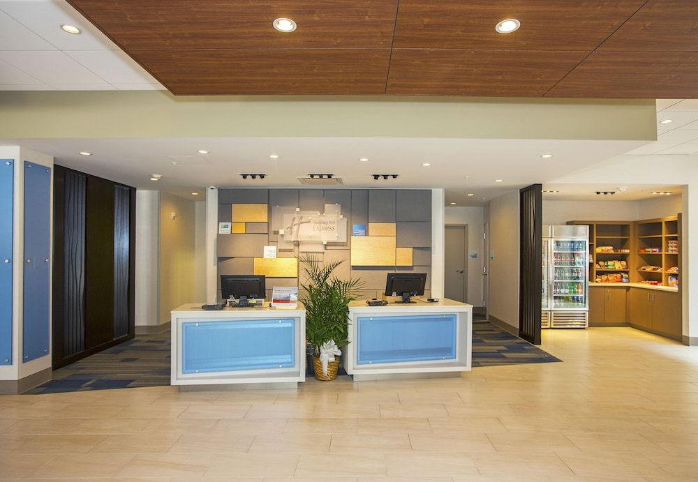 Holiday Inn Express & Suites Pittsburgh North Shore by IHG 2