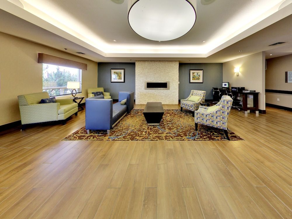 Holiday Inn Express & Suites Edmonton International Airport by IHG 3