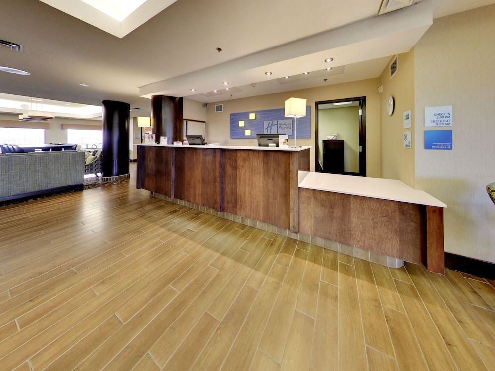 Holiday Inn Express & Suites Edmonton International Airport by IHG 2