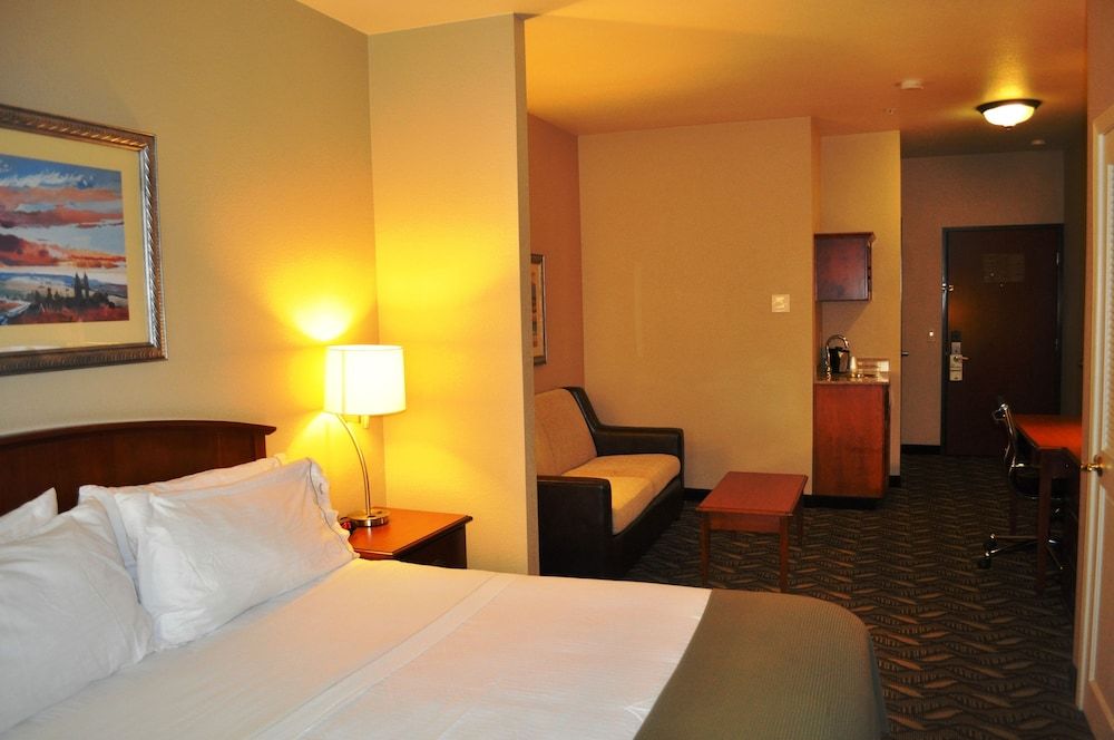 Holiday Inn Express West Sacramento  3