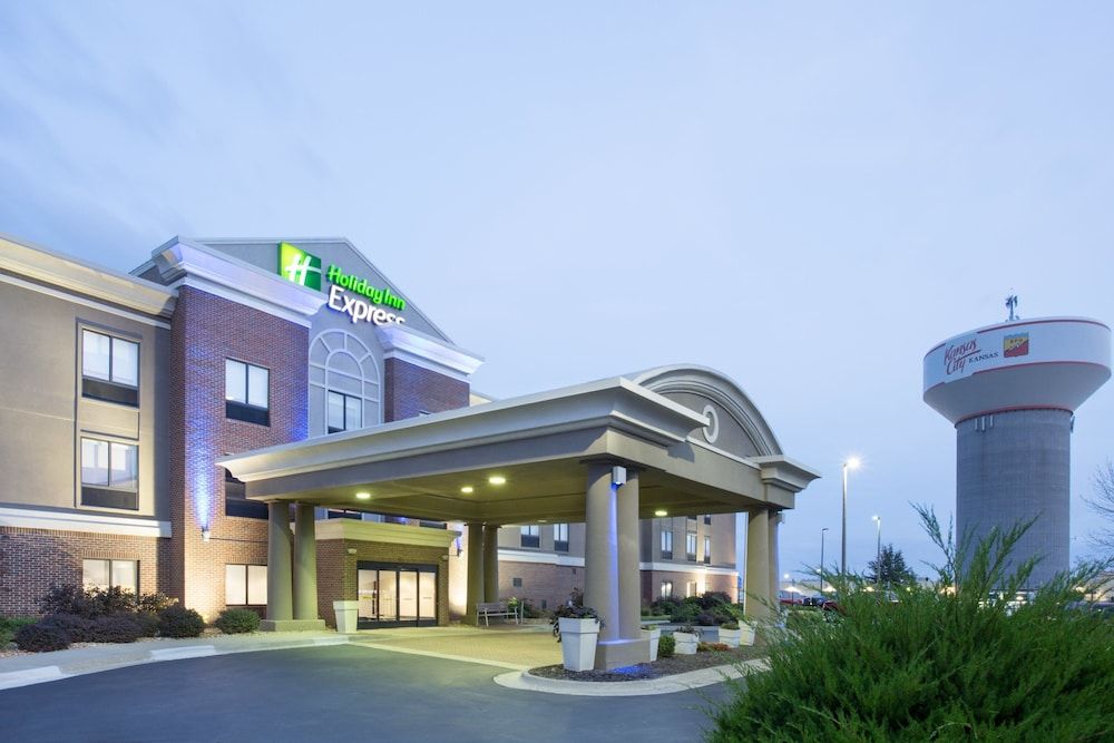 Holiday Inn Express Kansas City - at the Legends by IHG 1
