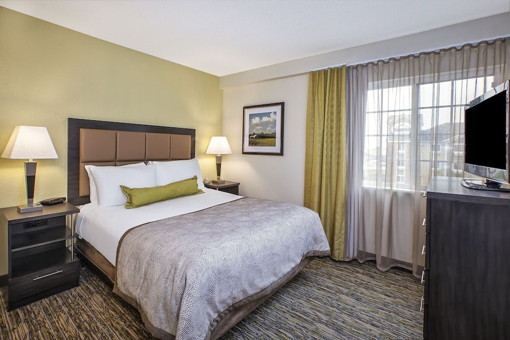 Candlewood Suites Indianapolis by IHG 3