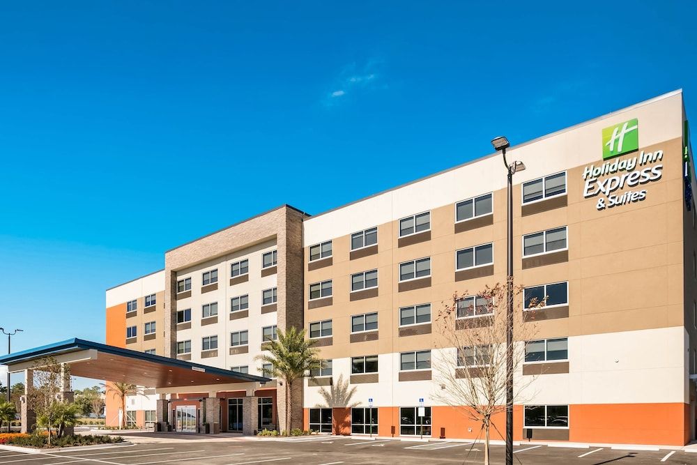 Holiday Inn Express & Suites Jacksonville - Town Center by IHG 1
