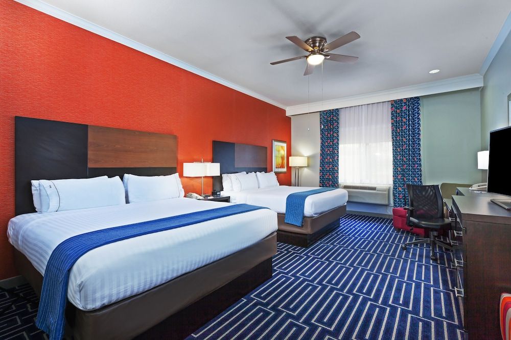 Holiday Inn Express Hotels & Suites Houston East by IHG 2