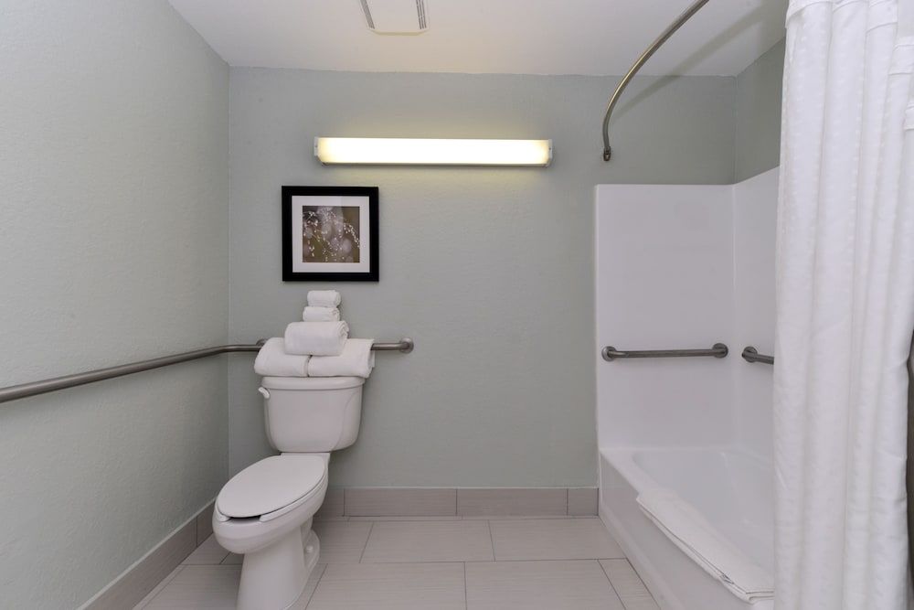 Holiday Inn Express & Suites Naples North - Bonita Springs by IHG 3