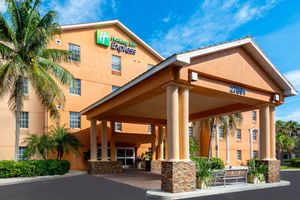 Holiday Inn Express & Suites Naples North - Bonita Springs by IHG