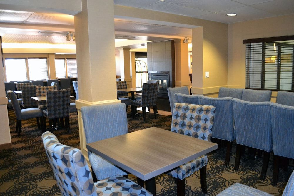 Holiday Inn Express Red Deer by IHG 2