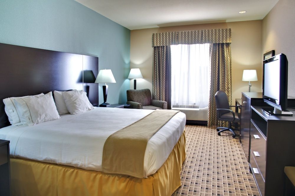 Holiday Inn Express & Suites Energy Corridor West Oaks by IHG 3